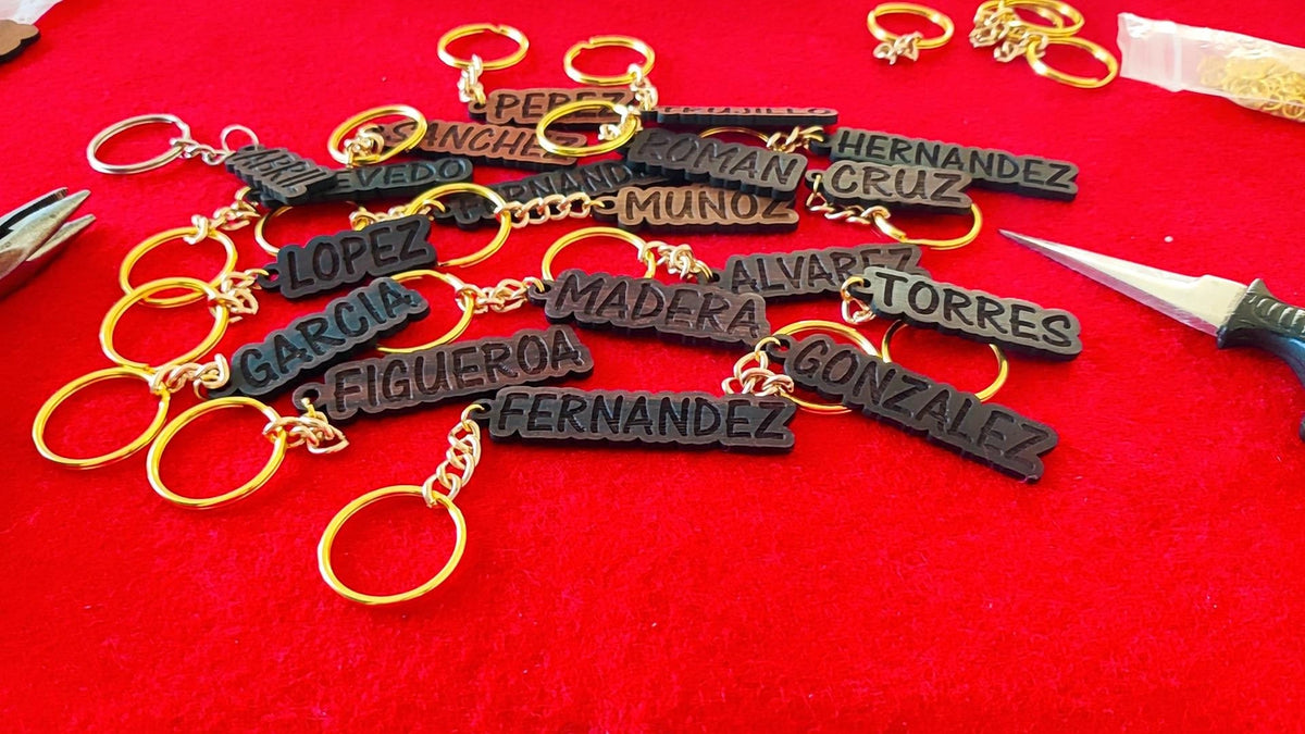 Personalized hardwood last name keychain
Reclaimed wood engraved keychain
Handmade wooden name keychain
Laser engraved walnut keychain
Custom last name hardwood keychain