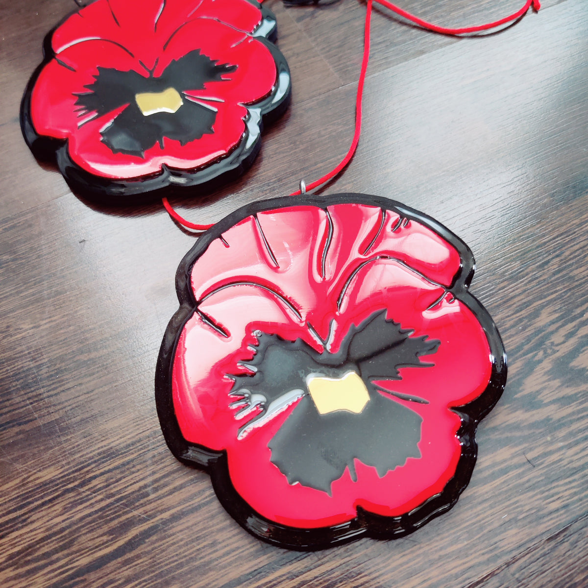 SLU Glass Glazed Pansy Tiki