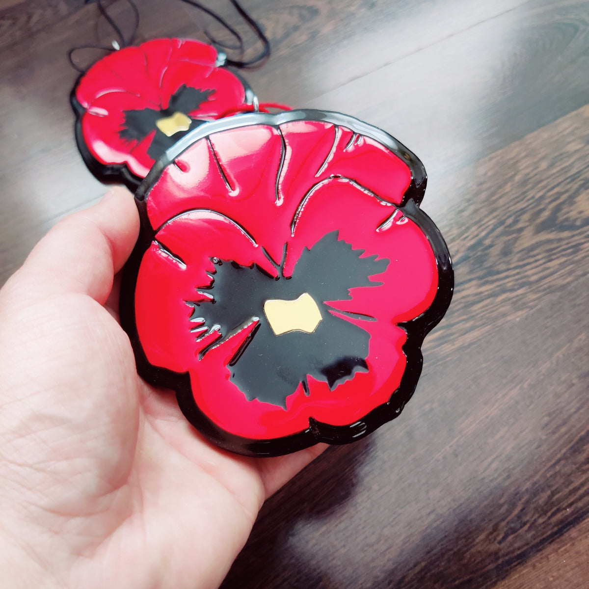 SLU Glass Glazed Pansy Tiki